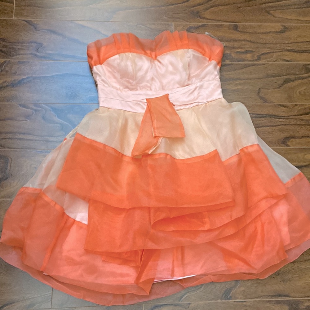 🆕 Beautiful strapless party dress in size M